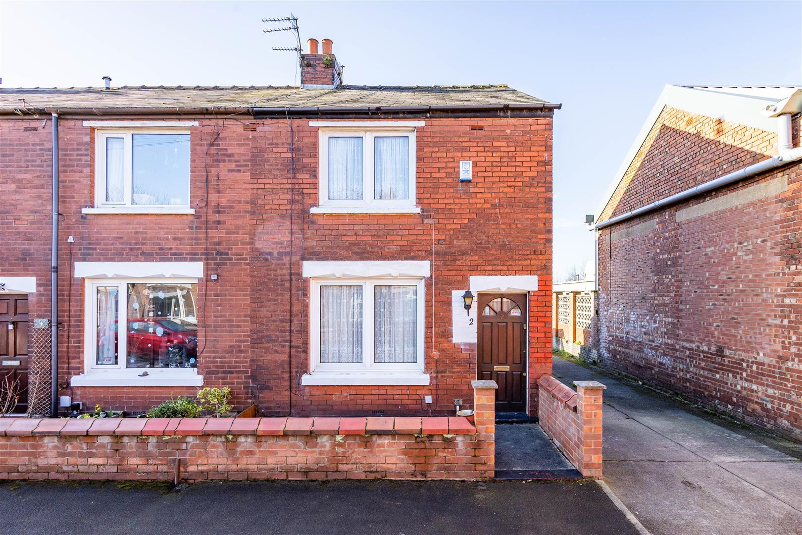 2 bed property in Clarence Street, Leyland
